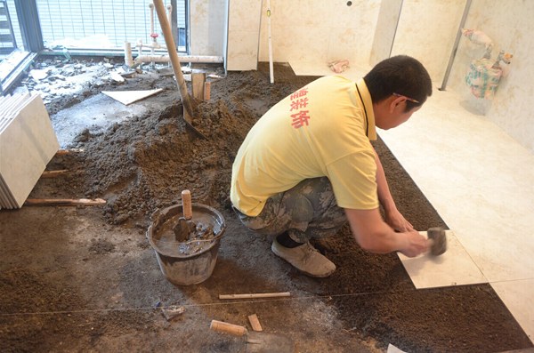 铺地砖水电线槽防护监理工地检查凡活动签约客户并在当日以老客户带新